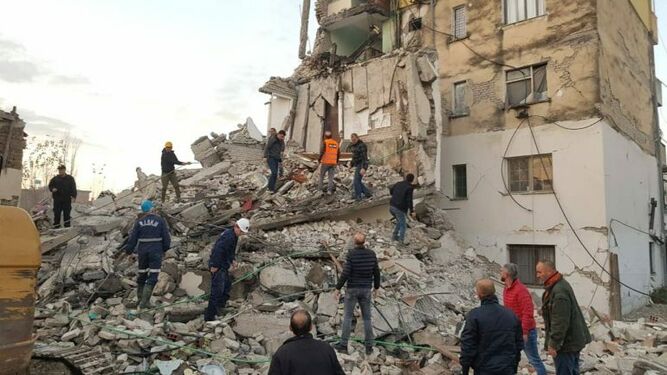 Edificio derrumbado en el país balcánico
