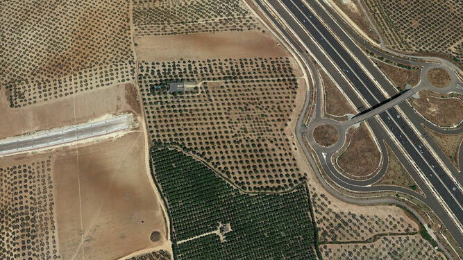 Una vista aérea del llamado enlace "satélite" de la A-49 y de los metros que faltan para conectar con el vial de Espartinas.