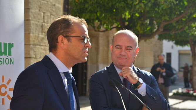 El director general de la RTVA, Juande Mellado, y el alcalde de Antequera, Manuel Jesús Barón