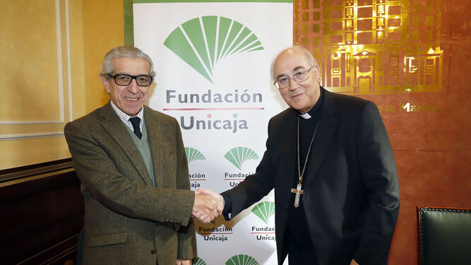 El presidente de la Fundación Unicaja, Braulio Medel, y el obispo de Almería, Adolfo González.