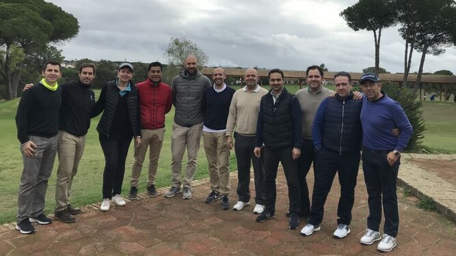 Varios de los participantes en el torneo de principiantes en el Bellavista Huelva Golf Club.