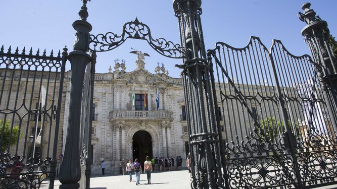 Fachada principal de la Universidad de Sevilla