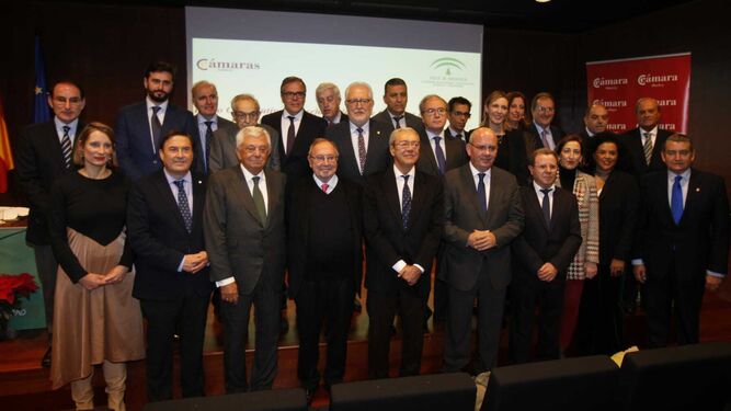 Foto de familia de la constitución del nuevo Consejo Andaluz de Cámaras de Comercio.