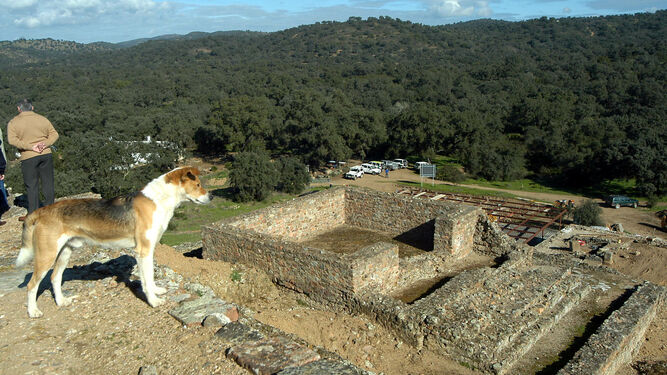 Restos de la antigua ciudad romana de Munigua, en Villanueva del Río y Minas.