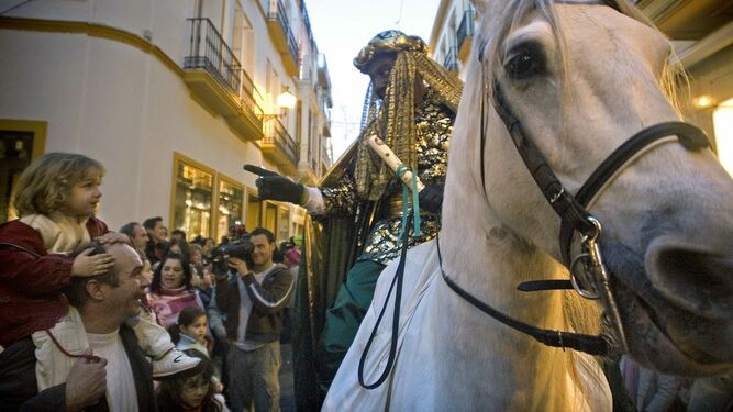 Heraldo Real en su recorrido por las calles de Sevilla el pasado enero.