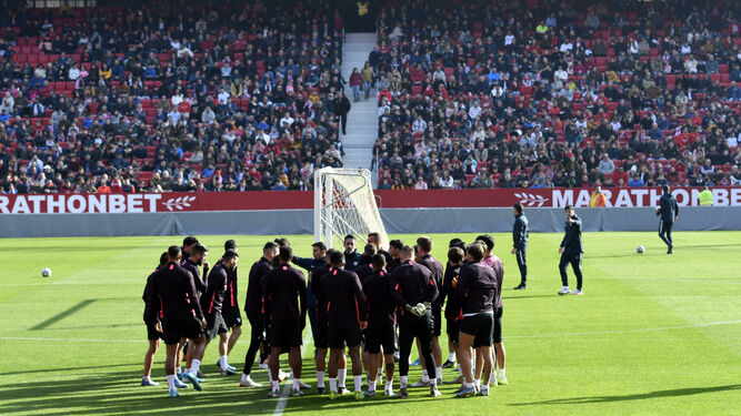 Una imagen del entrenamiento a puerta abierta que celebró el Sevilla en el estadio.