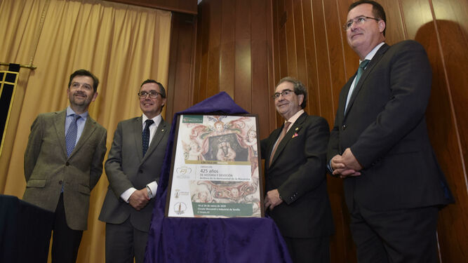 Joaquín Rodríguez Mateo, Práxedes Sánchez, José Antonio Fernández Cabrero y Juan Carlos Cabrera, con el cartel anunciador.