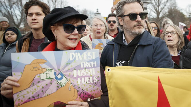 Joaquin Phoenix y Susan Sarandon en la manifestación