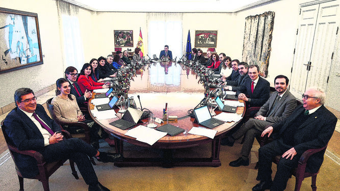 Imagen del primer Consejo de Ministros del nuevo Gobierno.