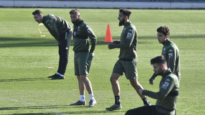 Borja Iglesias junto a Joaquín, en un entrenamiento.