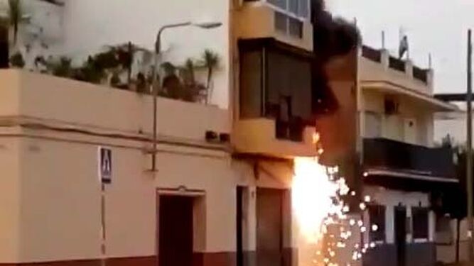 Alarma en Amate por un llamativo incendio junto a un colegio