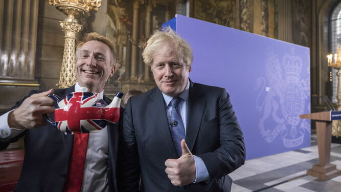 El primer ministro británico, Boris Johnson, gesticula tras su discurso en Londres.