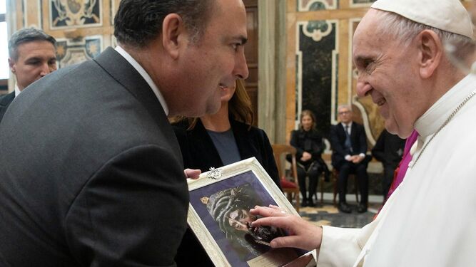 El Papa Francisco y el Señor del Gran Poder.
