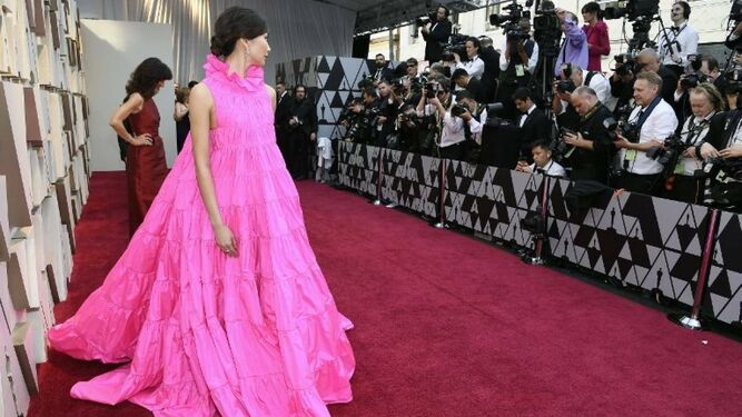 La actriz y modelo Gemma Chan, en la alfombra roja de los Oscar el pasado año.
