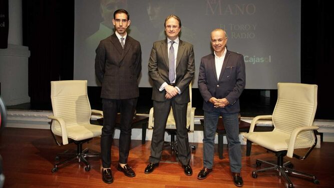 Saúl Jiménez Fortes, José Enrique Moreno y Juan Ramón Romero en la Fundación Cajasol.