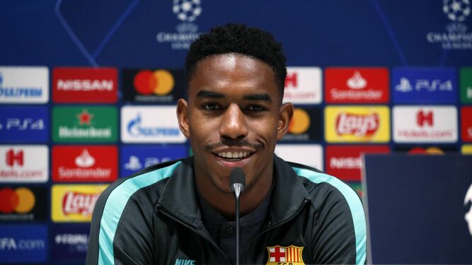 Júnior, durante una conferencia de prensa del Barcelona.