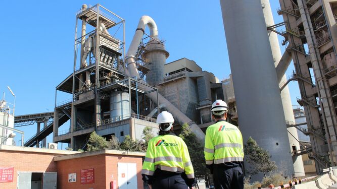 La fábrica de cemento de Cemex en Gádor.