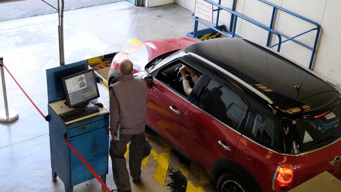 Las ITV piden que se prohíba renovar el seguro de un vehículo si no pasa la inspección técnica