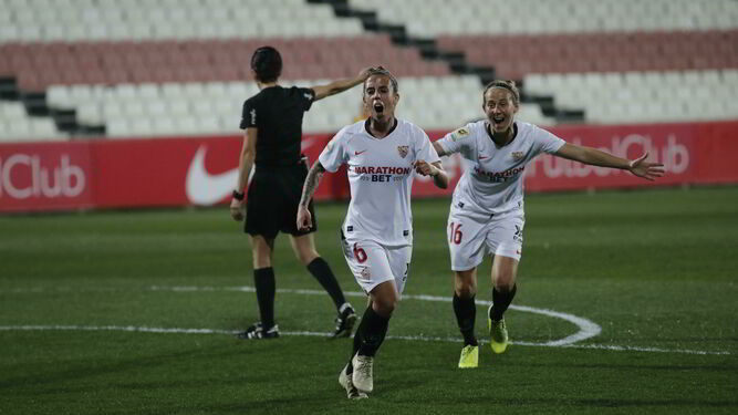 La sevillista Nagore Calderón celebra su gol, el primero para las locales.