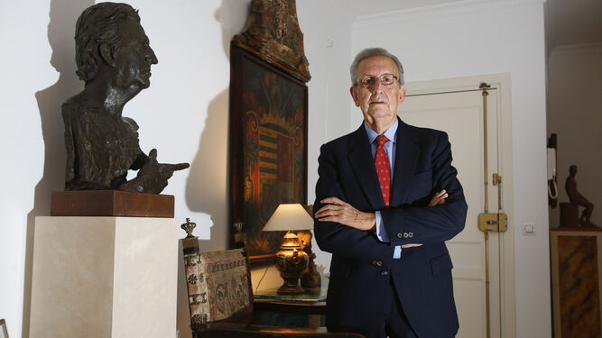 Muere Luis Becerra, creador de los grandes montajes cofradieros de Sevilla