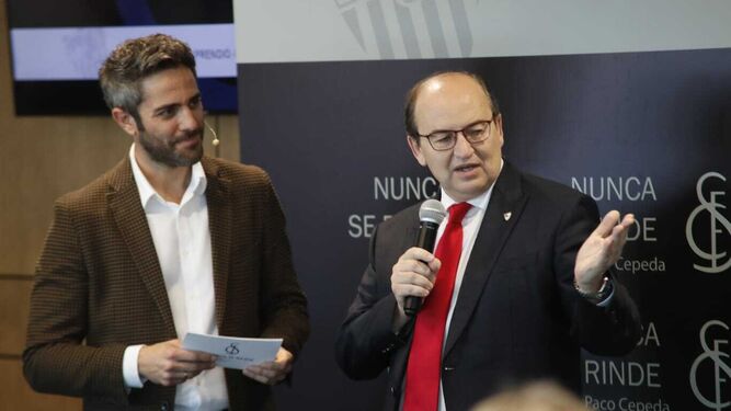 José Castro se explica durante la presentación del libro 'Nunca se rinde: El club que aprendió a ganar'.