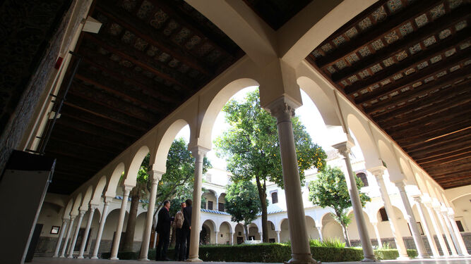 El esplendoroso claustro del antiguo convento de Santa Clara, que acoge el Espacio Santa Clara.