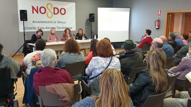 Una de las reuniones del plan celebrada con entidades del Distrito Este-Alcosa-Torreblanca.