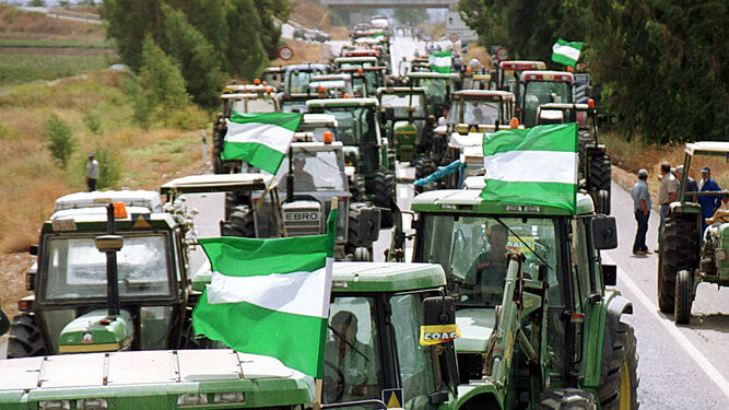 Tractores cerca de Los Palacios en el año 2000 en una protesta de agricultores