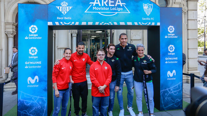 Los representantes de Sevilla y Betis, en el arco del Área Movistar LaLiga, inaugurada este martes.