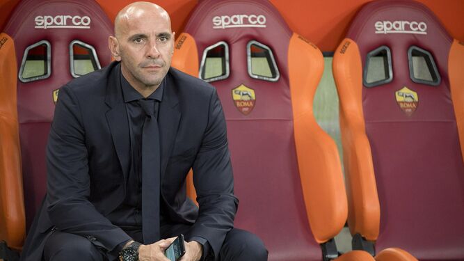 Monchi, en el banquillo del Olímpico de Roma, recién llegado al club 'giallorosso'
