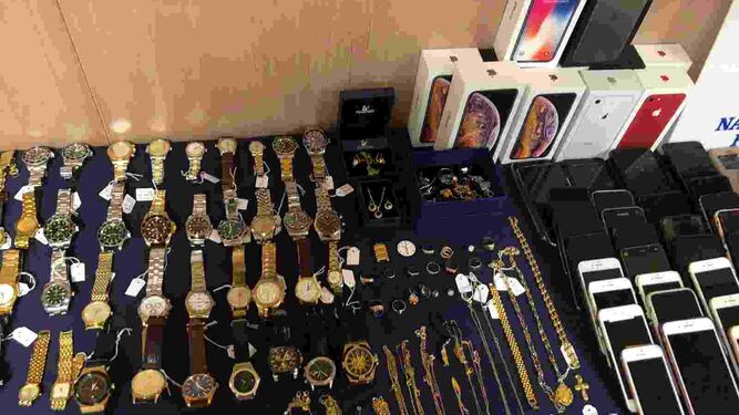 Relojes y joyas intervenidas por los investigadores a un clan familiar