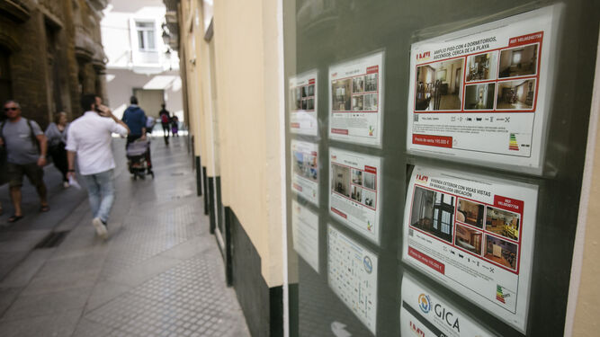 Anuncios de venta de pisos en Cádiz.
