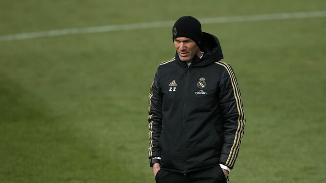 Zidane, durante el entrenamiento matinal de este sábado.