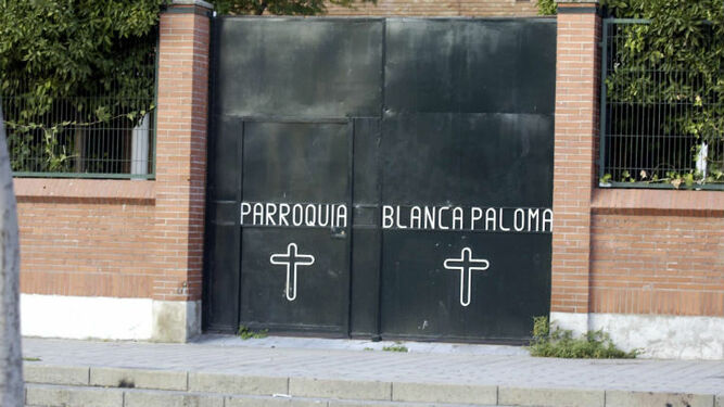Fachada de la parroquia de la Blanca Paloma.