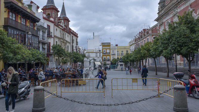 Veladores en la Plaza del Salvador.