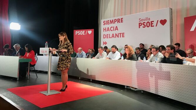La secretaria provincial, Verónica Pérez, en su intervenión en el comité provincial del lunes.