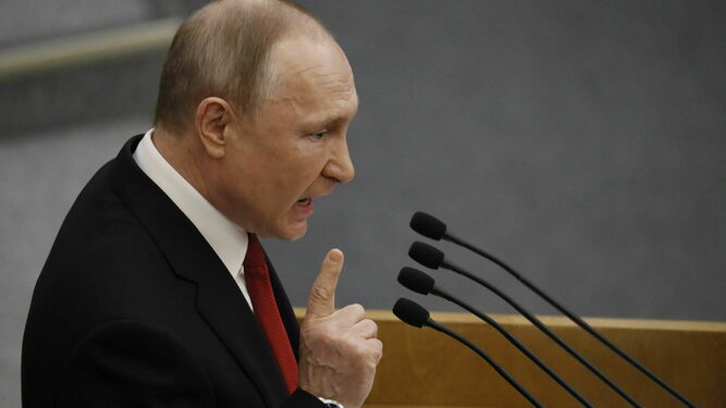 El presidente ruso, Vladimir Putin, habla durante una sesión plenaria de la Duma en Moscú.