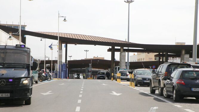 Paso fronterizo entre España y Marruecos en Melilla