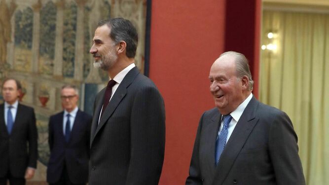 Felipe VI y don Juan Carlos, en una audiencia en el Palacio de El Pardo en diciembre de 2018.