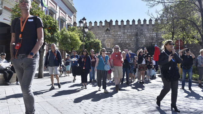 Turistas a finales de febrero en el centro de la ciudad de Sevilla.