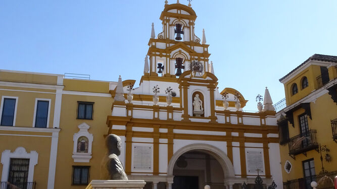 Fachada exterior de la Basílica de la Macarena.