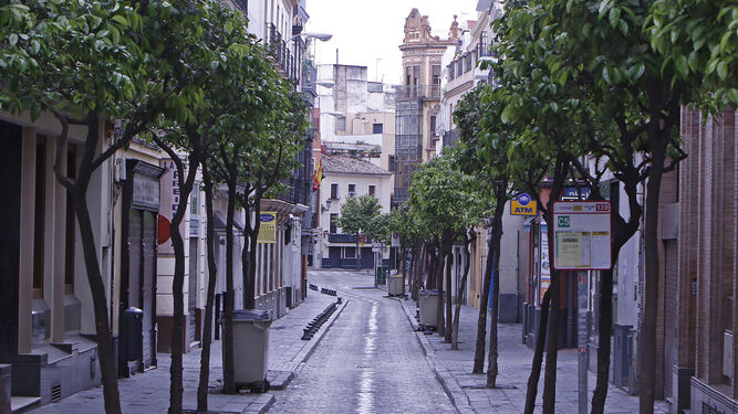 Sevilla, .... desierta.