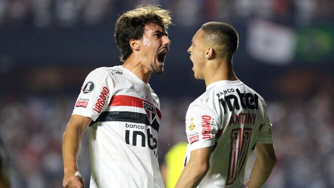 Igor (izquierda) celebra un gol junto a otro joven talento del Sao Paulo, Antony.