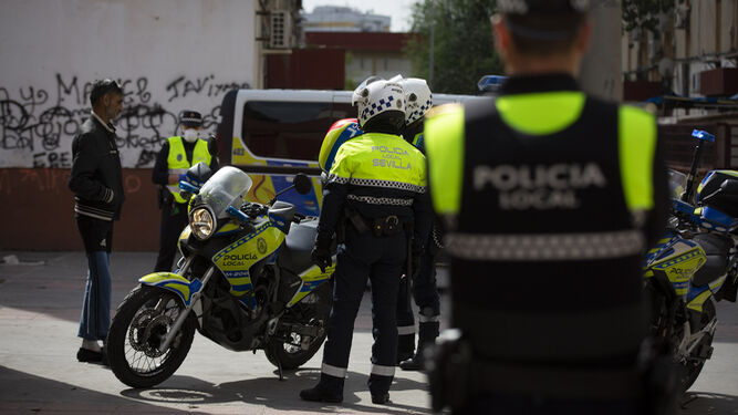 Coronavirus: De patrulla con la Policía Local por Sevilla