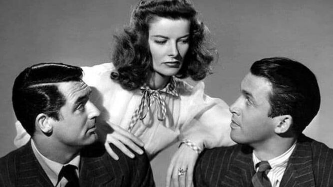Katharine Hepburn, junto a Cary Grant y James Stewart, en 'Historias de Filadelfia'.