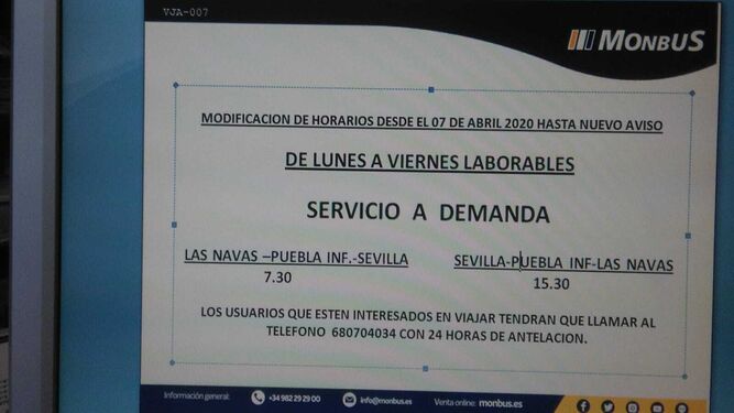 El cartel en el que se anuncia la modificación del servicio de autobuses a Las Navas de la Concepción.