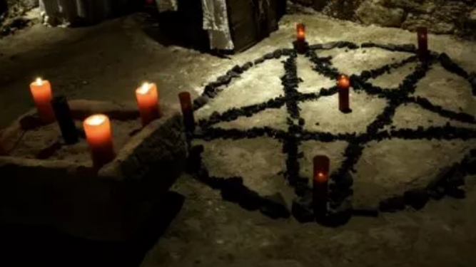 Denunciado un numeroso grupo de personas por realizar un ritual satánico