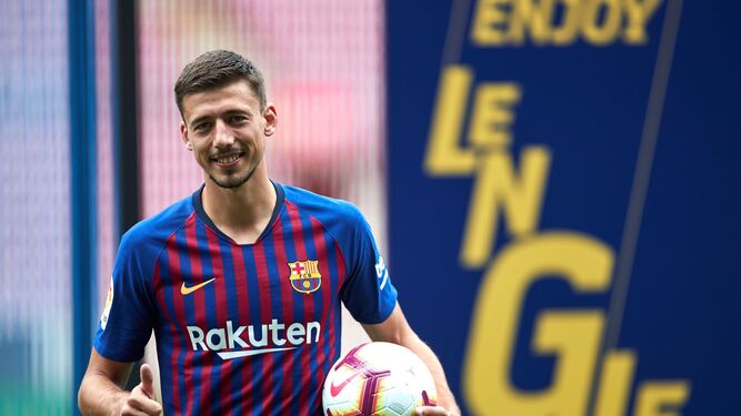 Lenglet, en su fichaje por el Barcelona en julio de 2018.