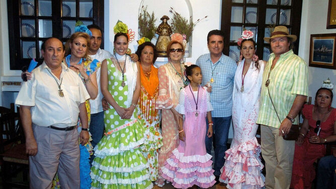 La familia Mohedano (auténtico apellido de Rocío Jurado), en el Rocío, antes de que la cantante falleciera en 2006.