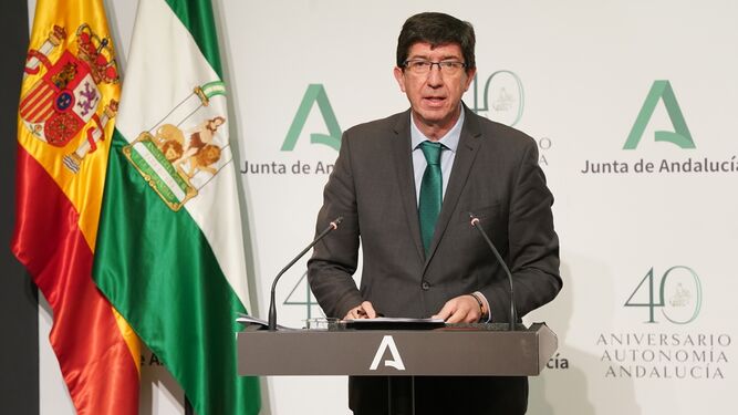 Juan Marín, vicepresidente de la Junta y consejero de Turismo, Regeneración, Justicia y Administración Local, en rueda de prensa este lunes.